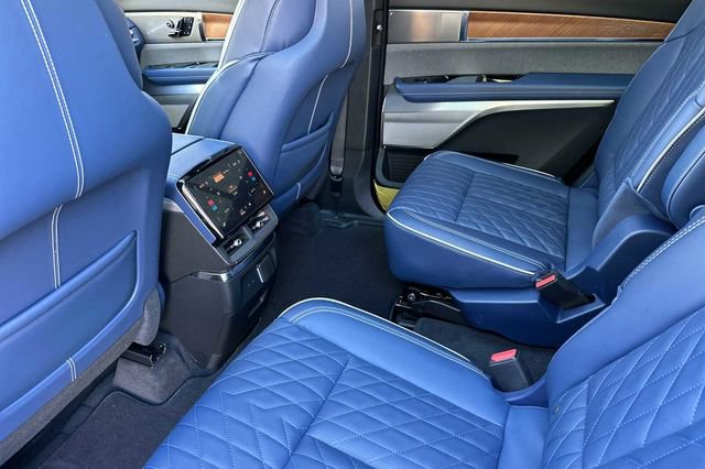 New 2026 Cadillac Vistiq Premium Luxury w/ LPO, Floor Liner Package image 12