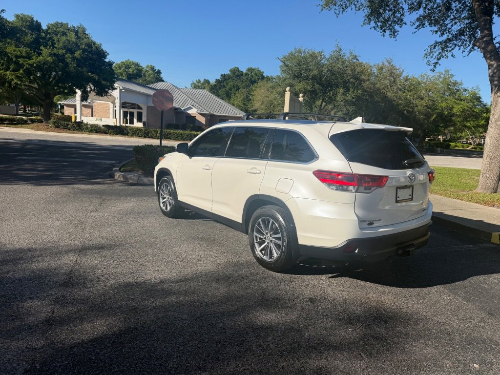 Used 2019 Toyota Highlander XLE image 10