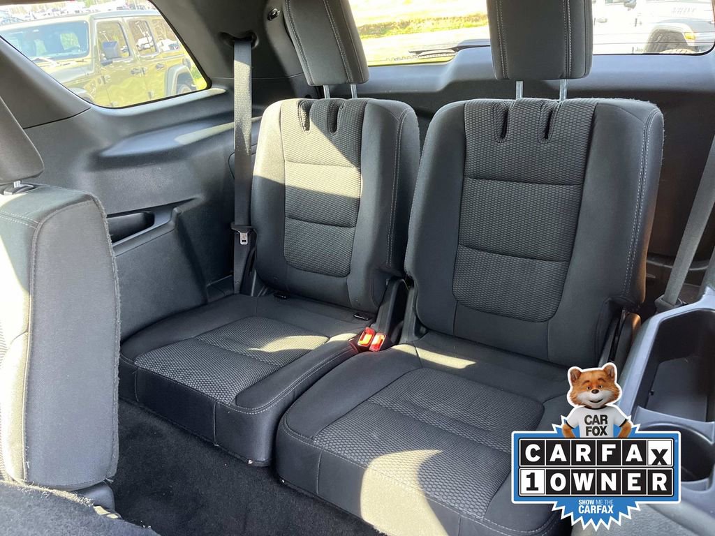 Used 2017 Ford Explorer XLT image 18