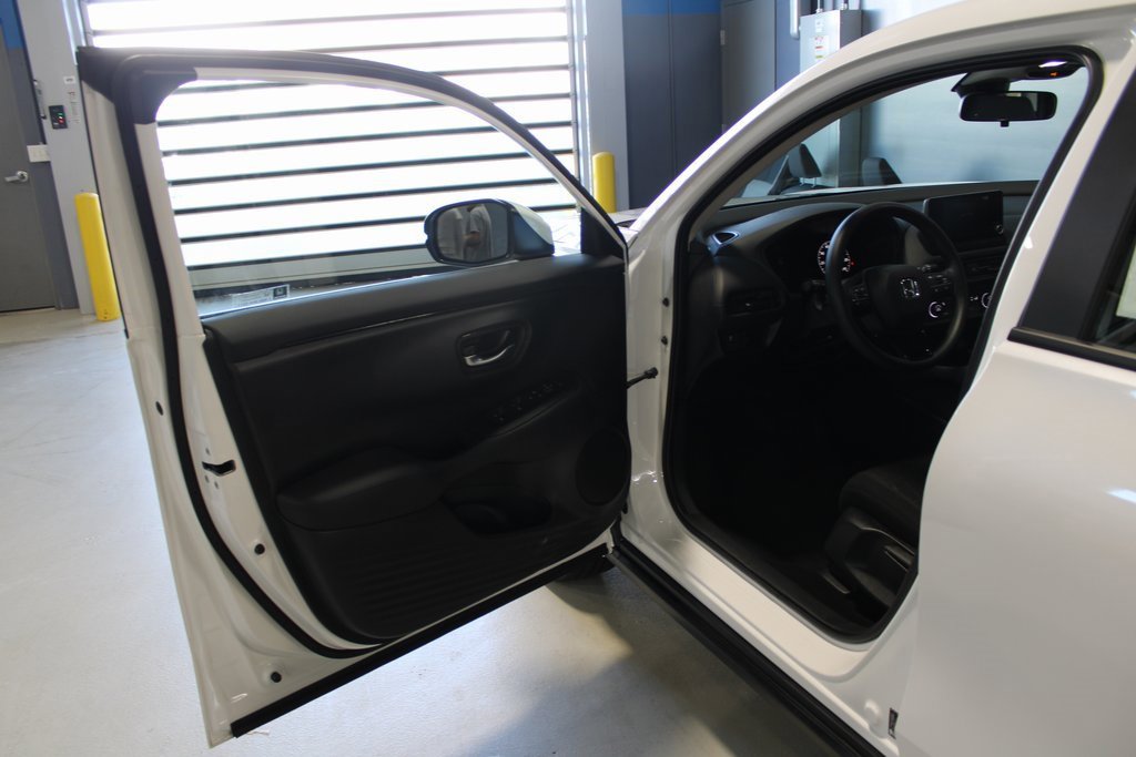 Used 2025 Honda HR-V LX image 8