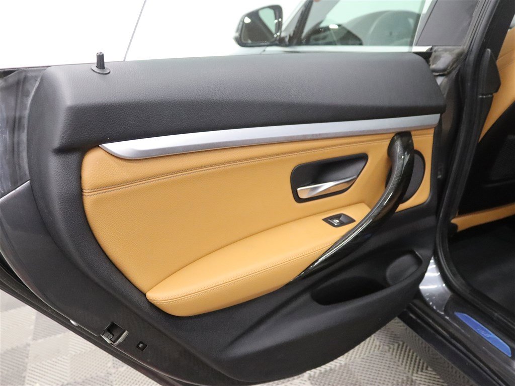 Used 2018 BMW 330i Gran Turismo xDrive AWD/4WD image 19