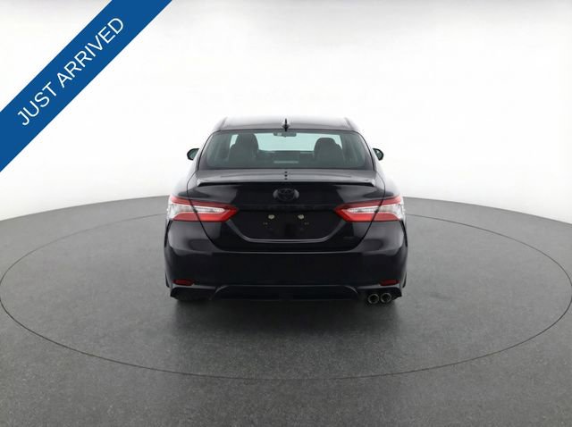 Used 2022 Toyota Camry SE image 3