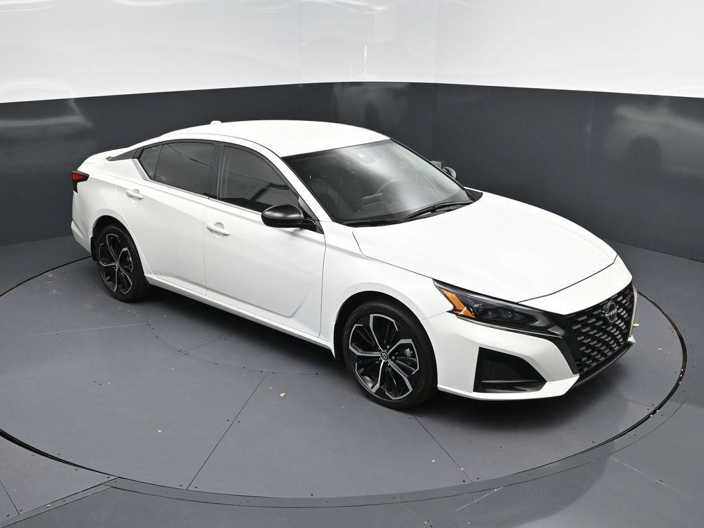 Used 2024 Nissan Altima 2.5 SR image 1