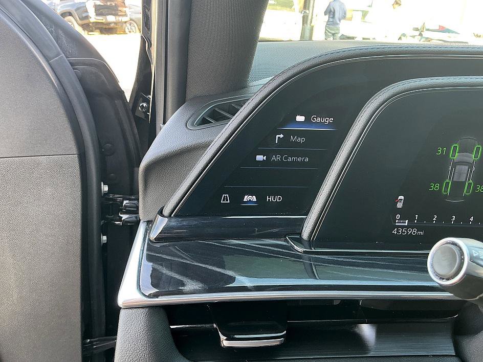 Used 2023 Cadillac Escalade ESV Sport image 16