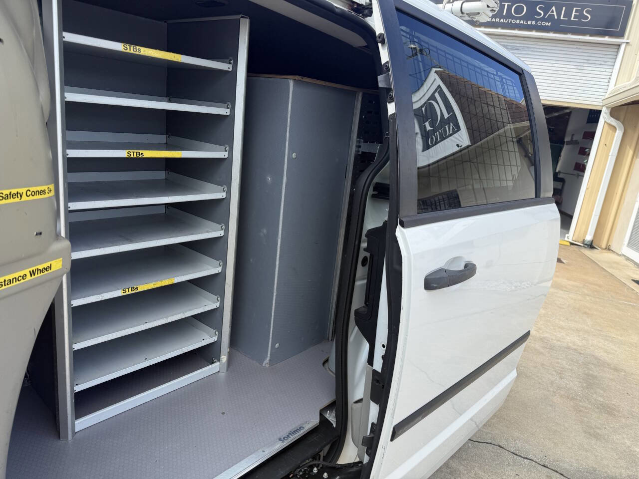 Used 2013 RAM C/V Tradesman image 17