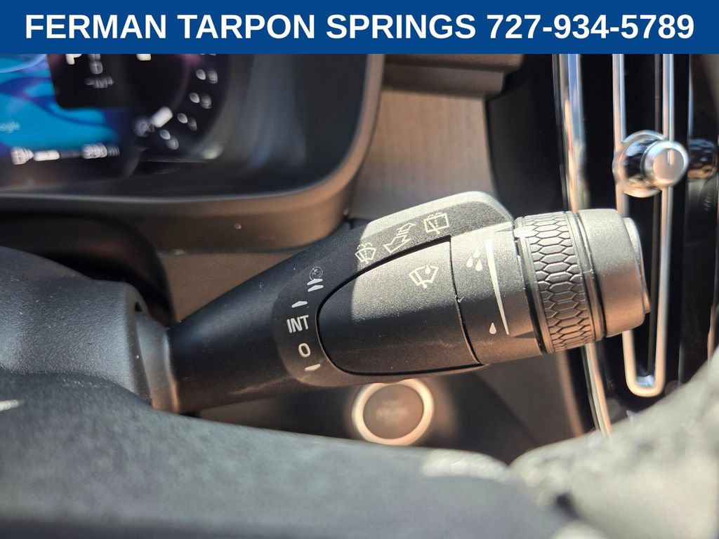 Certified 2024 Volvo XC40 B5 Plus AWD/4WD image 32