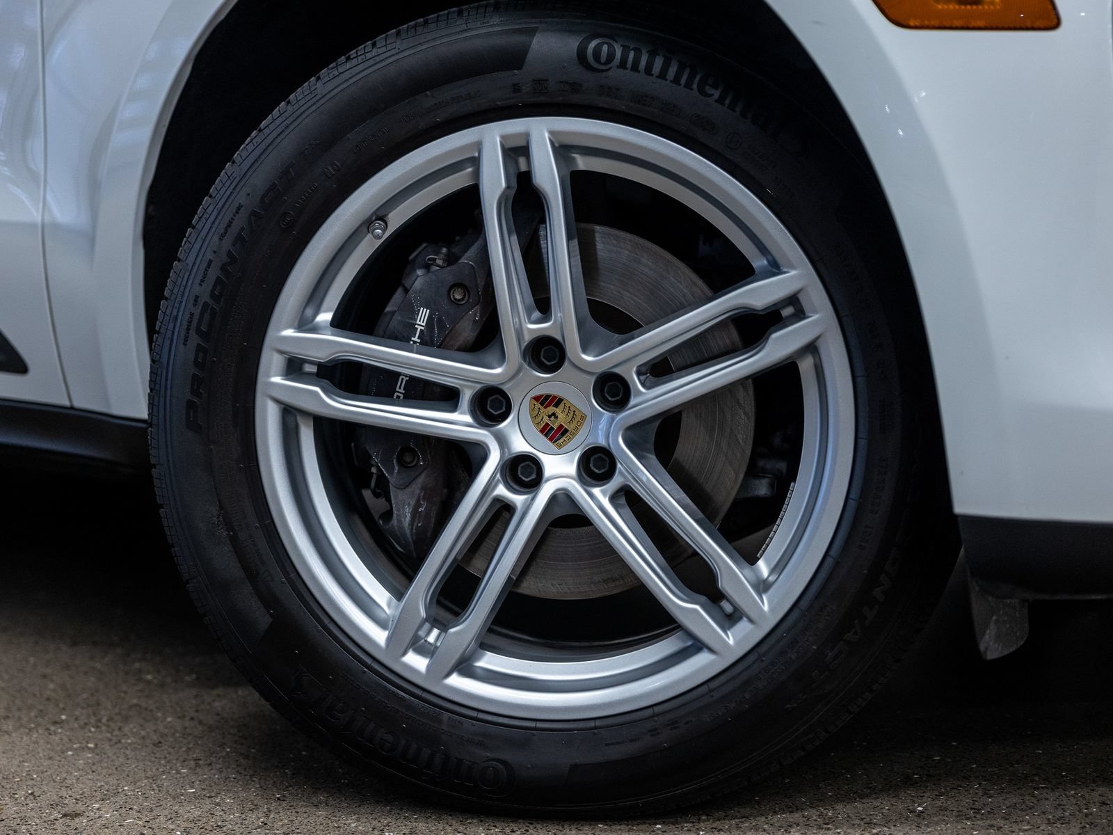 Certified 2024 Porsche Macan AWD/4WD image 18
