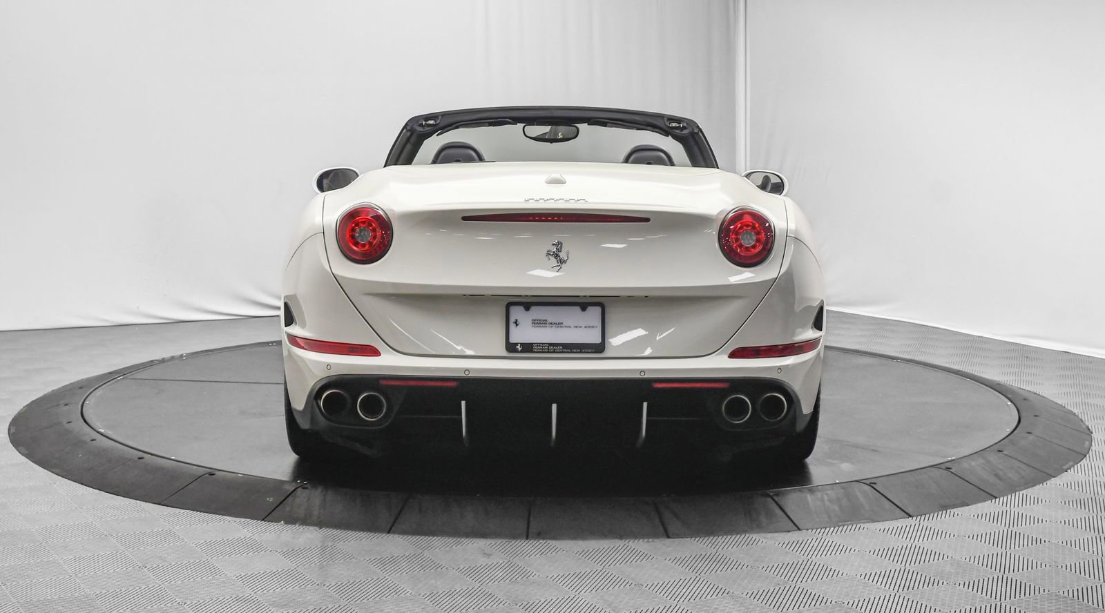 Used 2016 Ferrari California T image 7