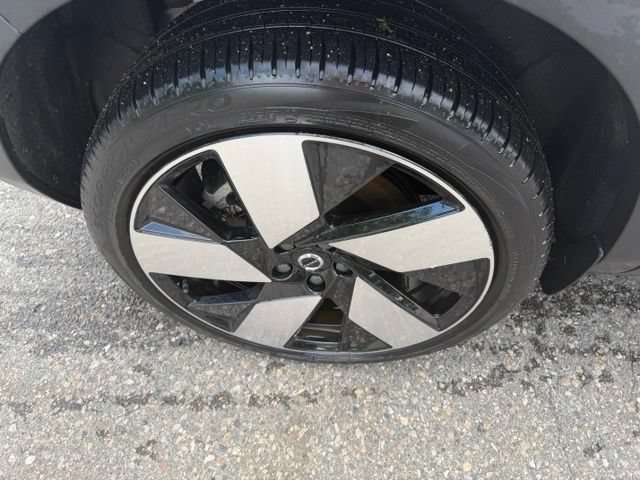Certified 2023 Volvo C40 P8 Recharge Ultimate w/ Protection Package Premier AWD/4WD image 6