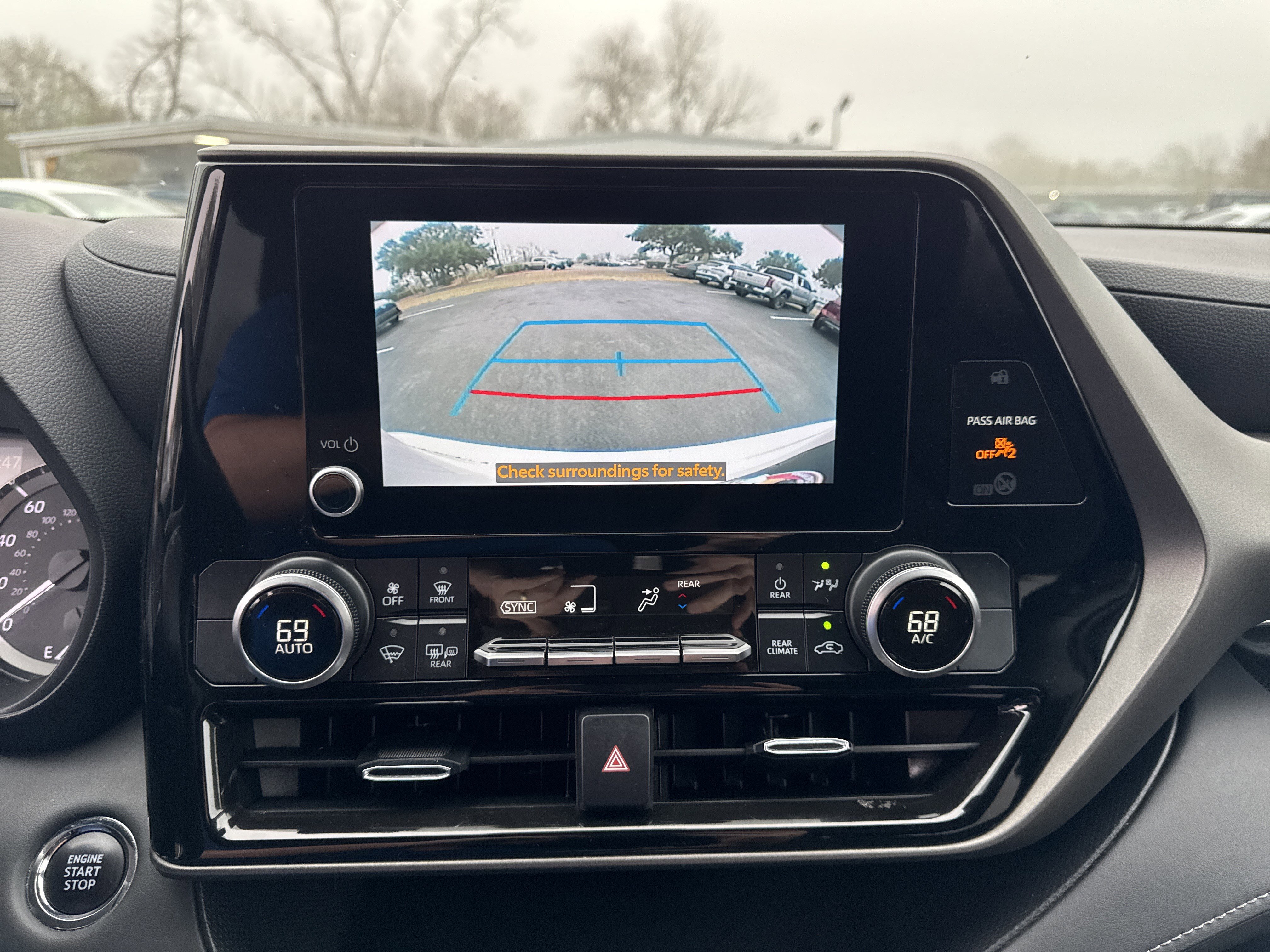 Used 2023 Toyota Highlander LE image 19