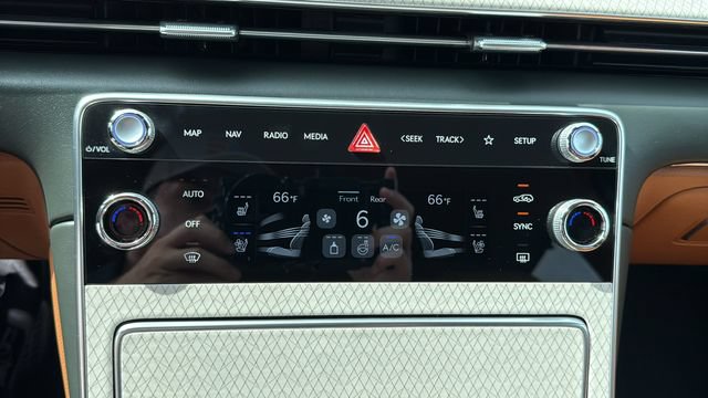Used 2025 Genesis GV80 2.5T Advanced AWD/4WD image 20
