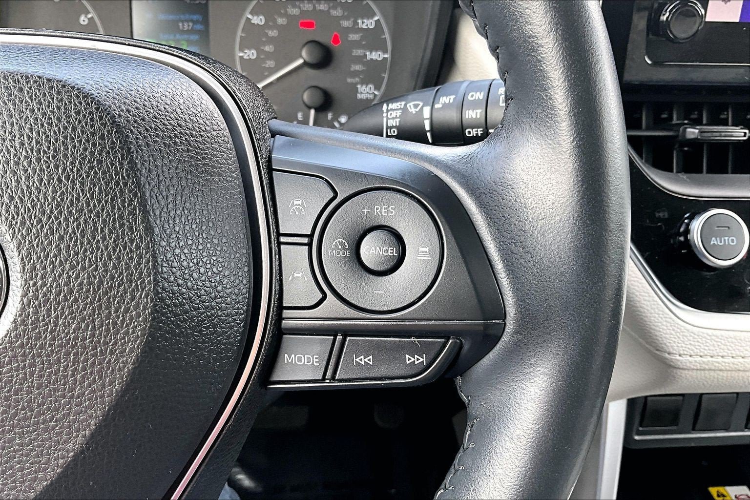 Used 2023 Toyota Corolla Cross LE AWD/4WD image 18