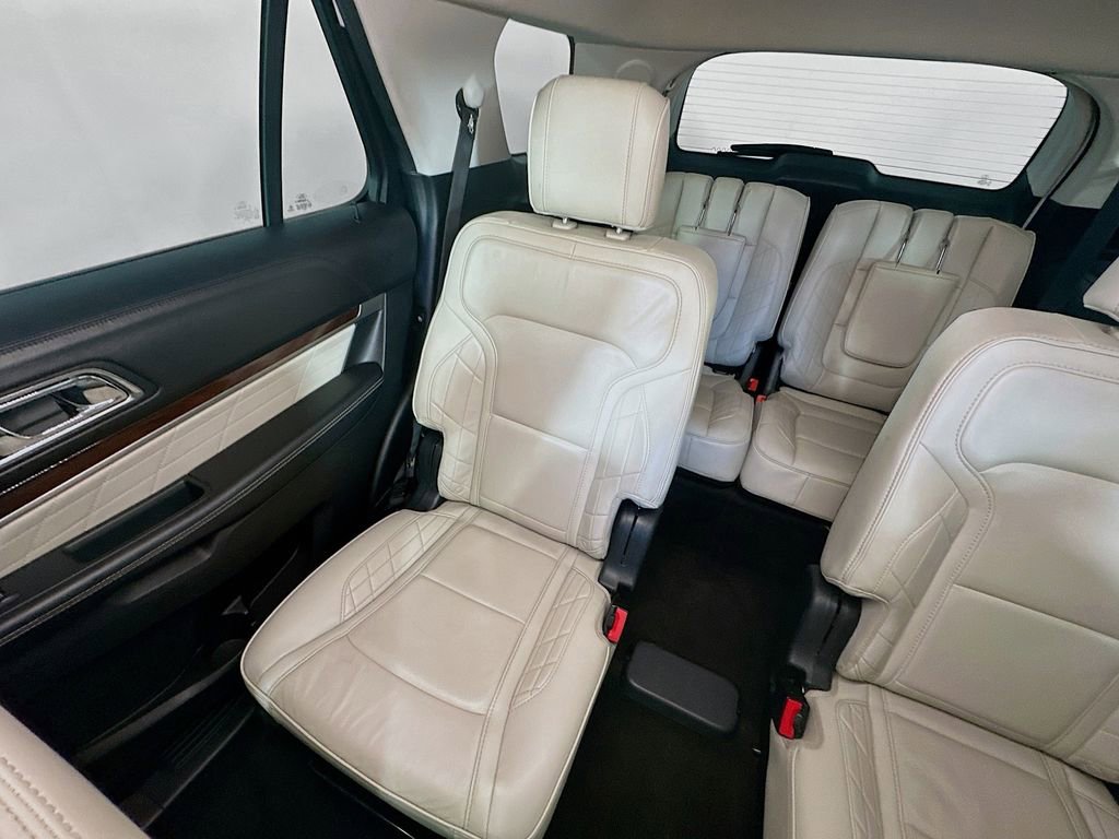 Used 2018 Ford Explorer Platinum image 12