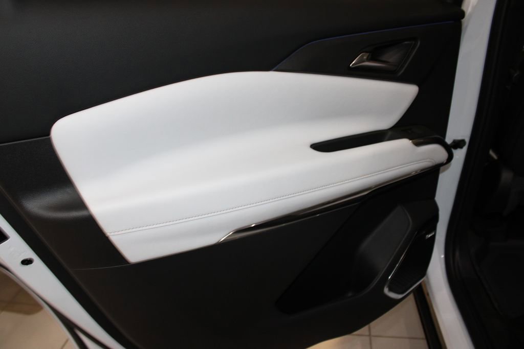 New 2026 Chevrolet Traverse High Country w/ LPO, Floor Liner Package image 16