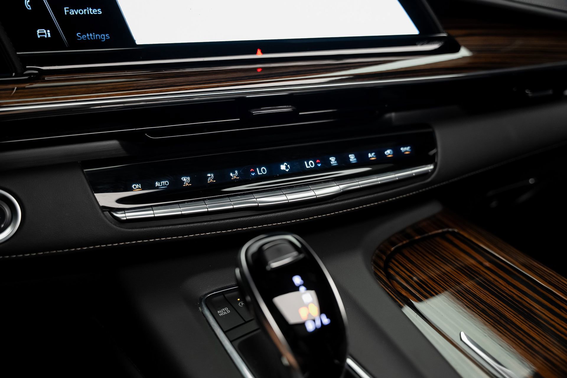 Used 2024 Cadillac Escalade ESV Premium Luxury RWD image 50