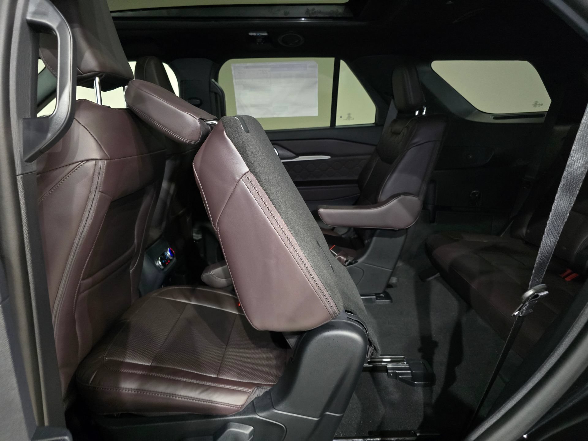 New 2026 Ford Explorer Platinum w/ LUX Leather Package AWD/4WD image 37