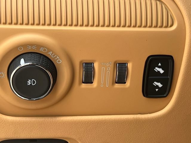 Used 2025 Jeep Grand Wagoneer Series III w/ Rear Seat Video Group 1 AWD/4WD image 19