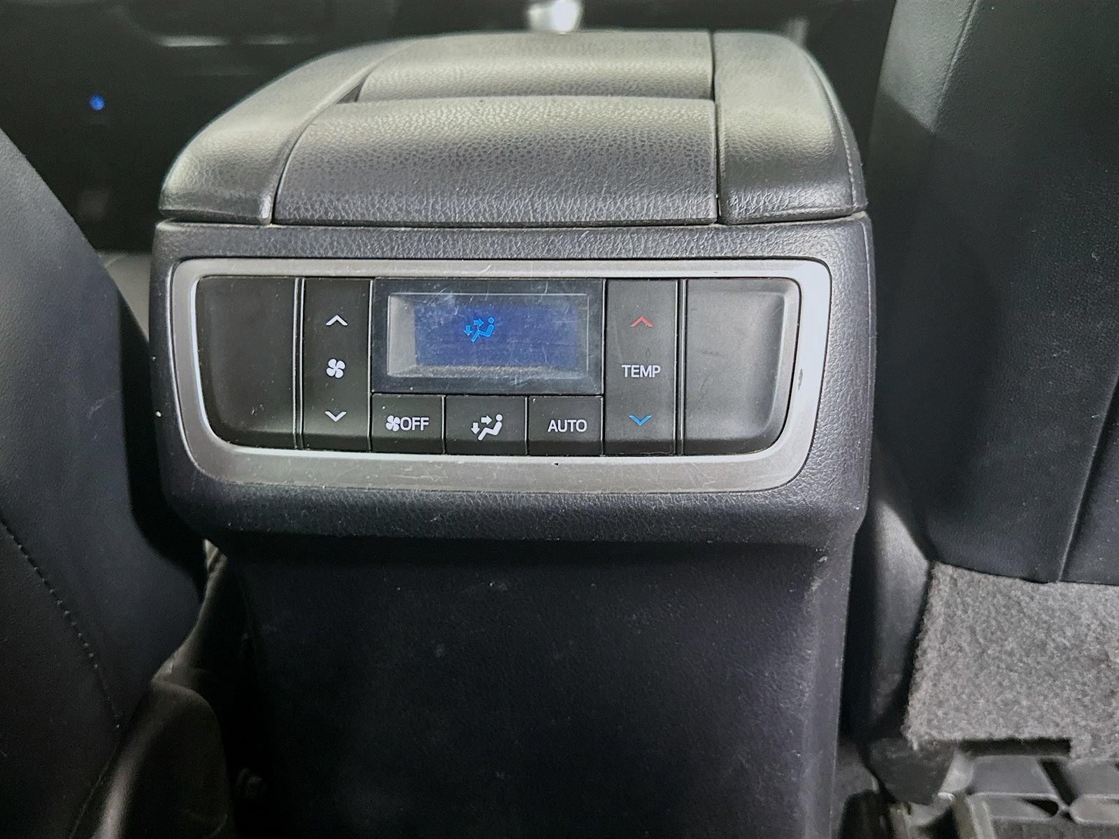 Used 2018 Toyota Highlander SE AWD/4WD image 26