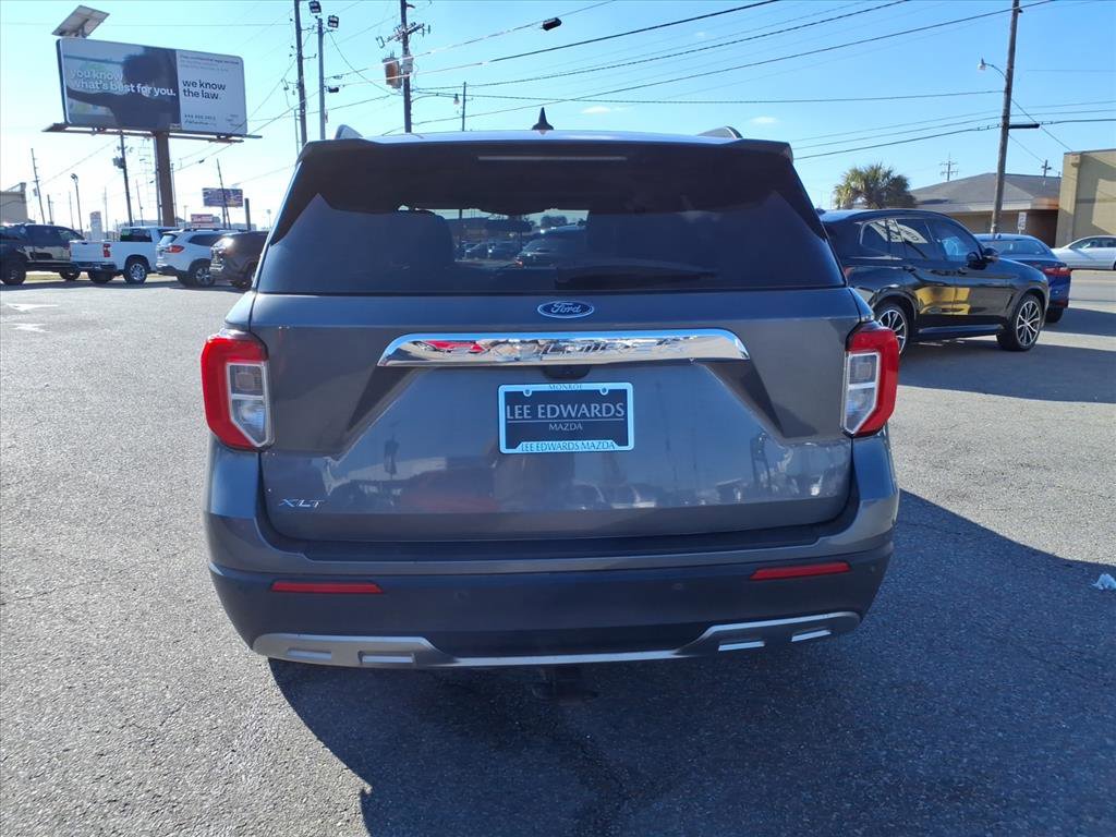 Used 2023 Ford Explorer XLT w/ Equipment Group 202A image 3
