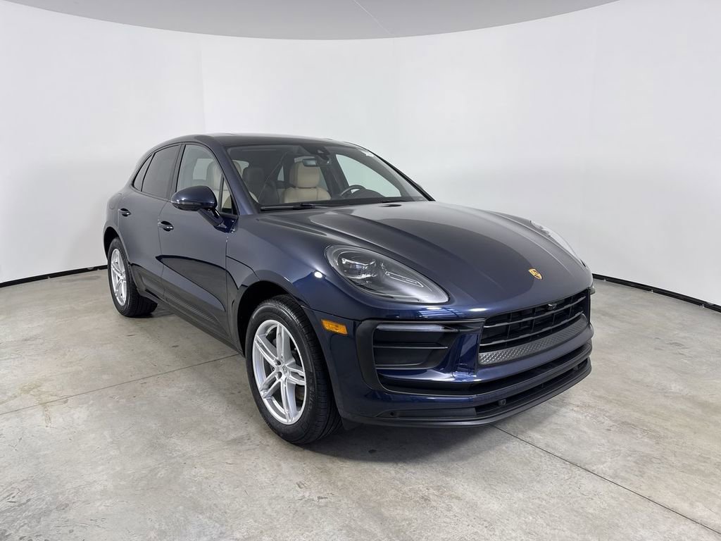 Certified 2022 Porsche Macan AWD/4WD image 9