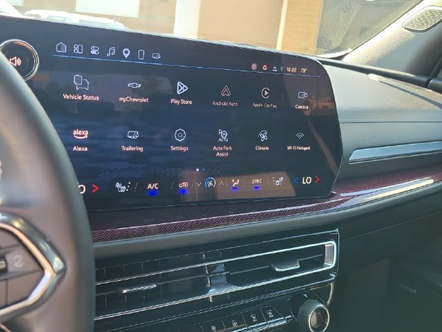 Used 2025 Chevrolet Traverse Z71 w/ Enhanced Driving Package AWD/4WD image 24