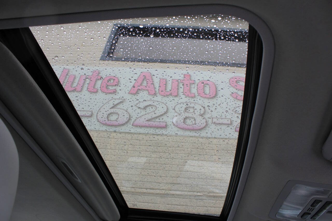 Used 2012 Toyota Camry XLE FWD image 19