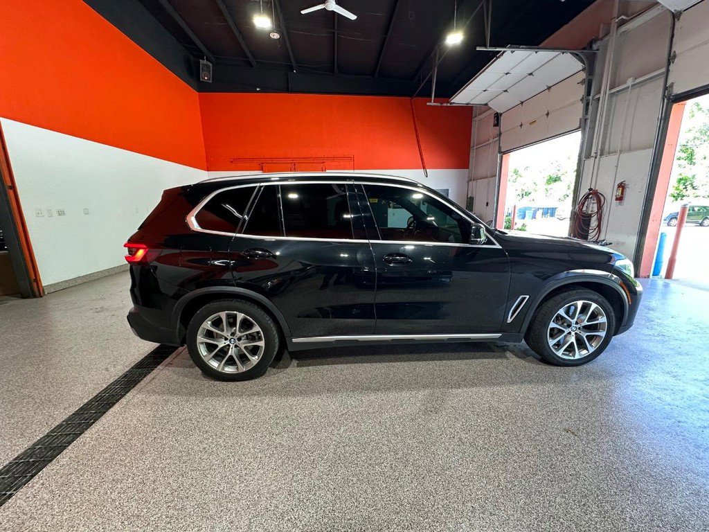 Used 2020 BMW X5 xDrive50i w/ Premium Package AWD/4WD image 2
