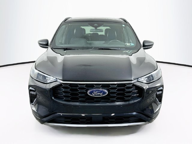 Used 2023 Ford Escape ST-Line w/ Tech Pack #1 AWD/4WD image 2