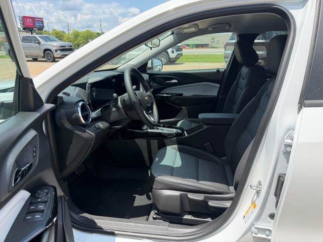 New 2026 Chevrolet Trax LT w/ LT Convenience Package FWD image 6