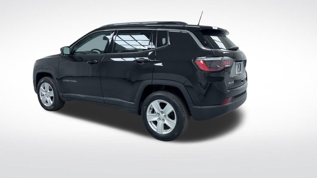 Used 2022 Jeep Compass Latitude w/ Sun and Sound Group AWD/4WD image 6
