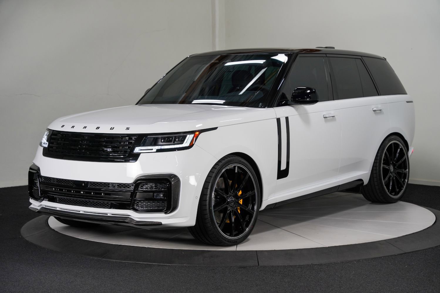 Used 2025 Land Rover Range Rover SE image 6