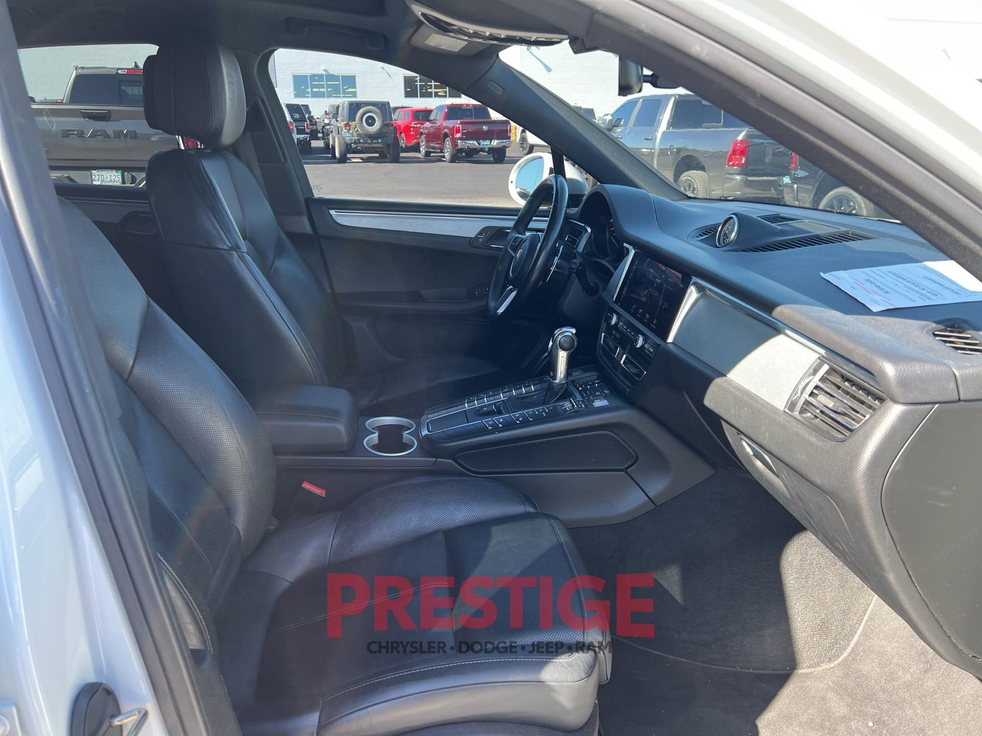 Used 2021 Porsche Macan w/ Premium Package Plus AWD/4WD image 22