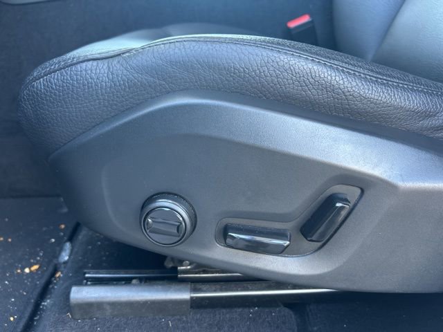 Used 2023 Volvo XC60 B5 Plus image 17