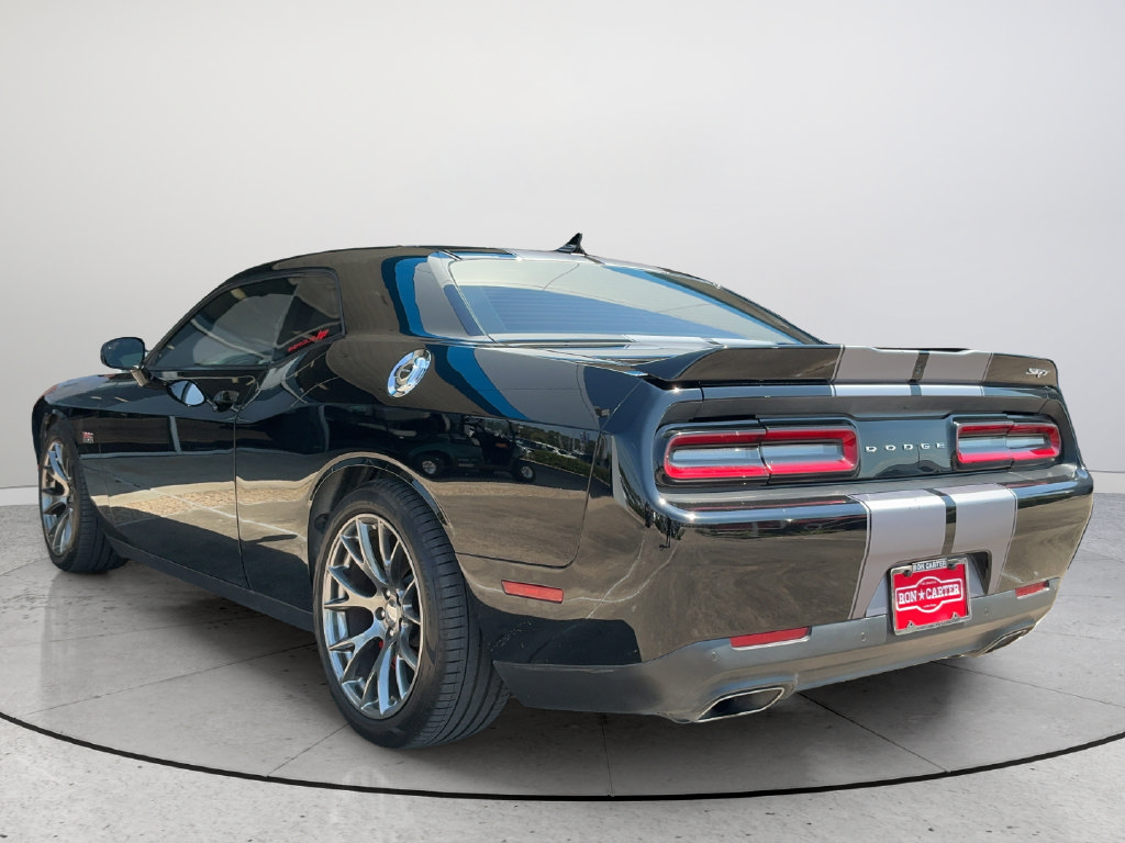 Used 2015 Dodge Challenger SRT w/ Technology Group RWD image 4