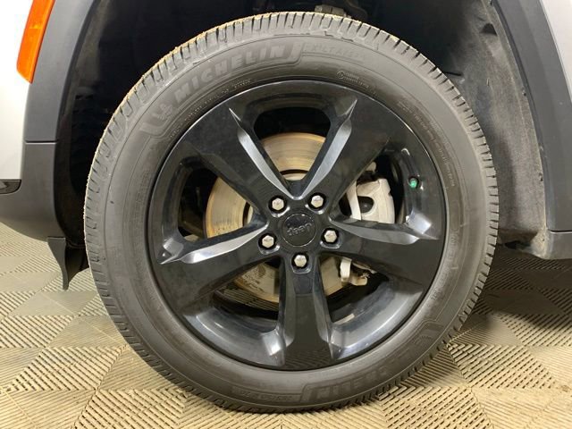 Used 2023 Jeep Grand Cherokee L Limited w/ Black Appearance Package image 34