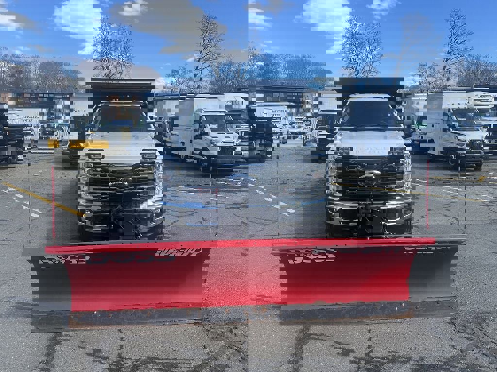 Used 2024 Ford F550 4x4 Regular Cab Super Duty image 2