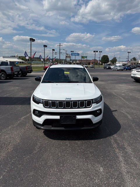 Used 2024 Jeep Compass Latitude AWD/4WD image 30