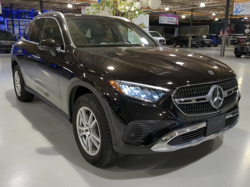 Used 2023 Mercedes-Benz GLC 300 4MATIC image 5