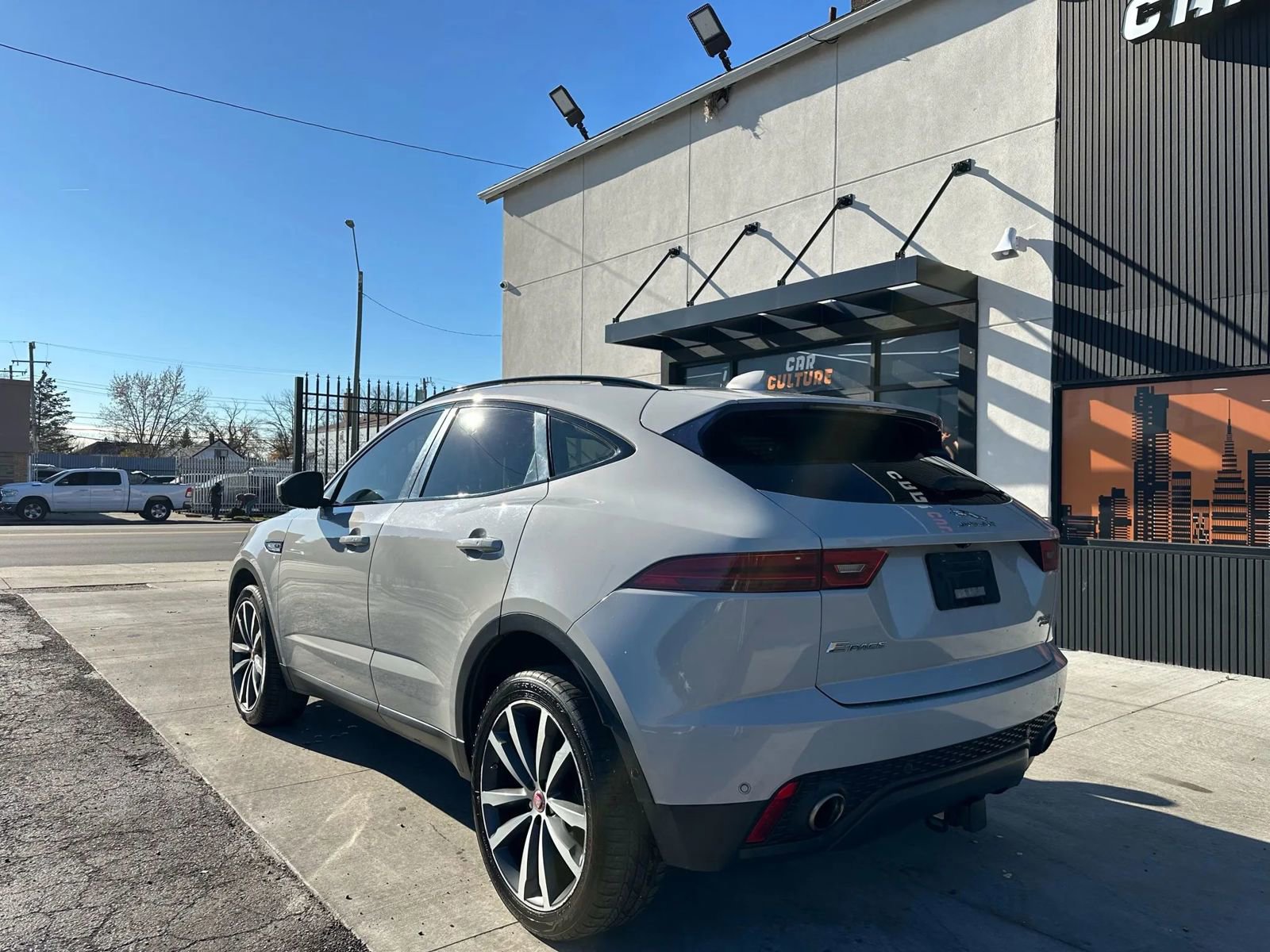 Used 2018 Jaguar E-PACE SE image 5