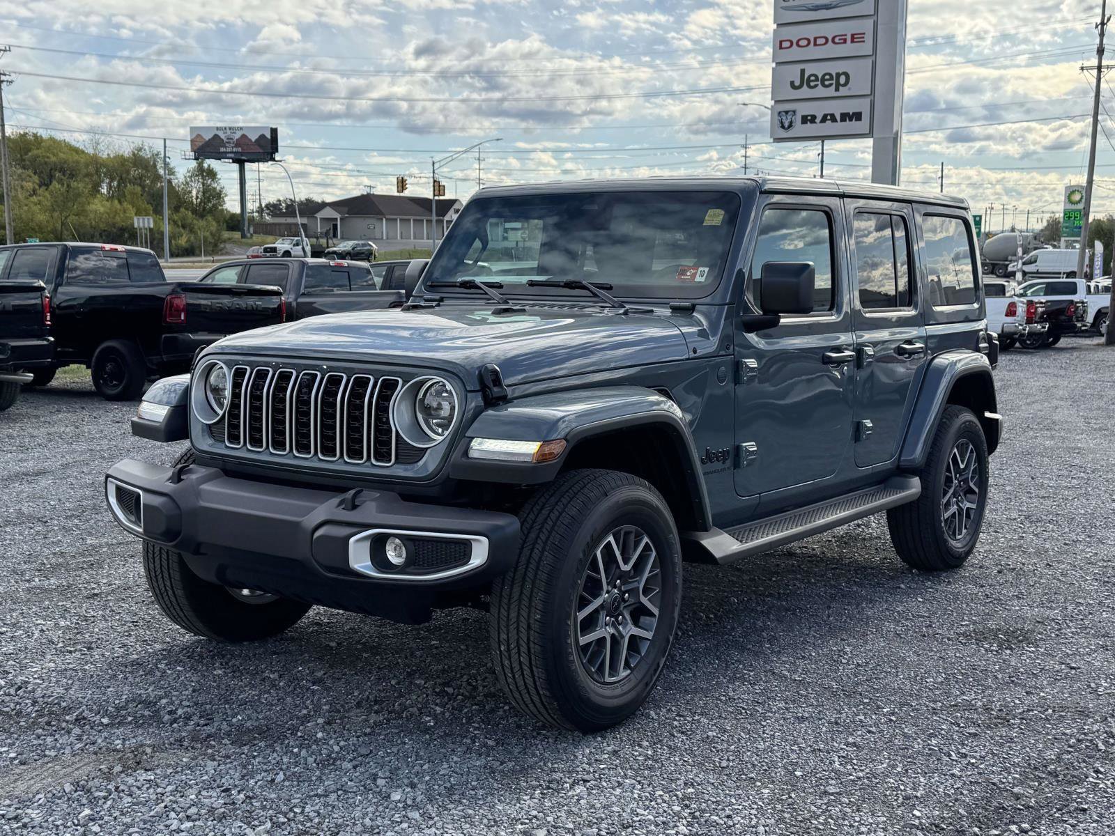 New 2026 Jeep Wrangler Unlimited Sahara AWD/4WD image 24