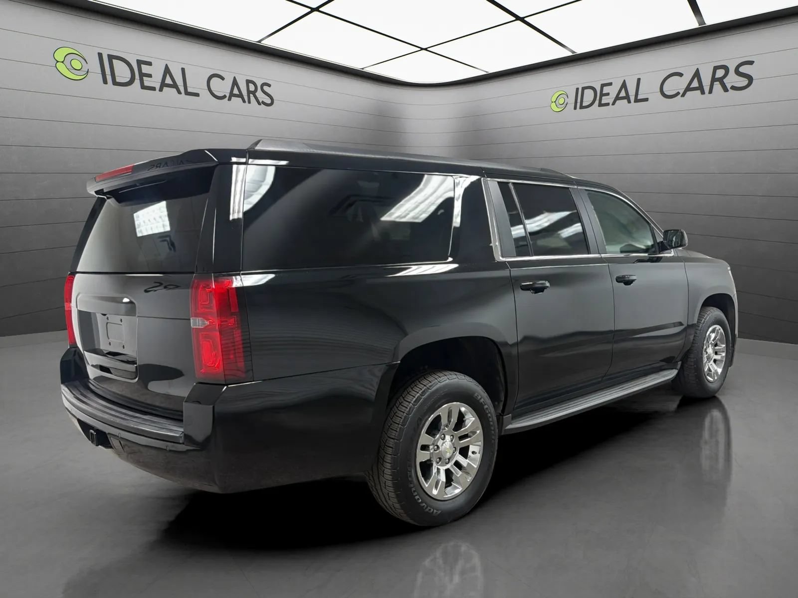 Used 2015 Chevrolet Suburban LT RWD image 5