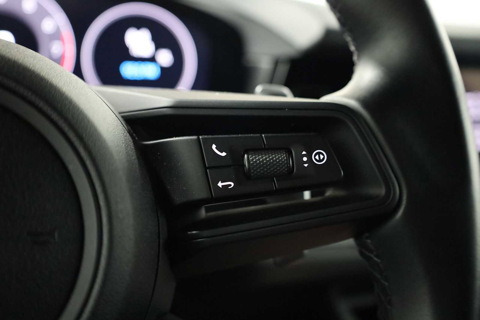 Certified 2024 Porsche Cayenne image 24