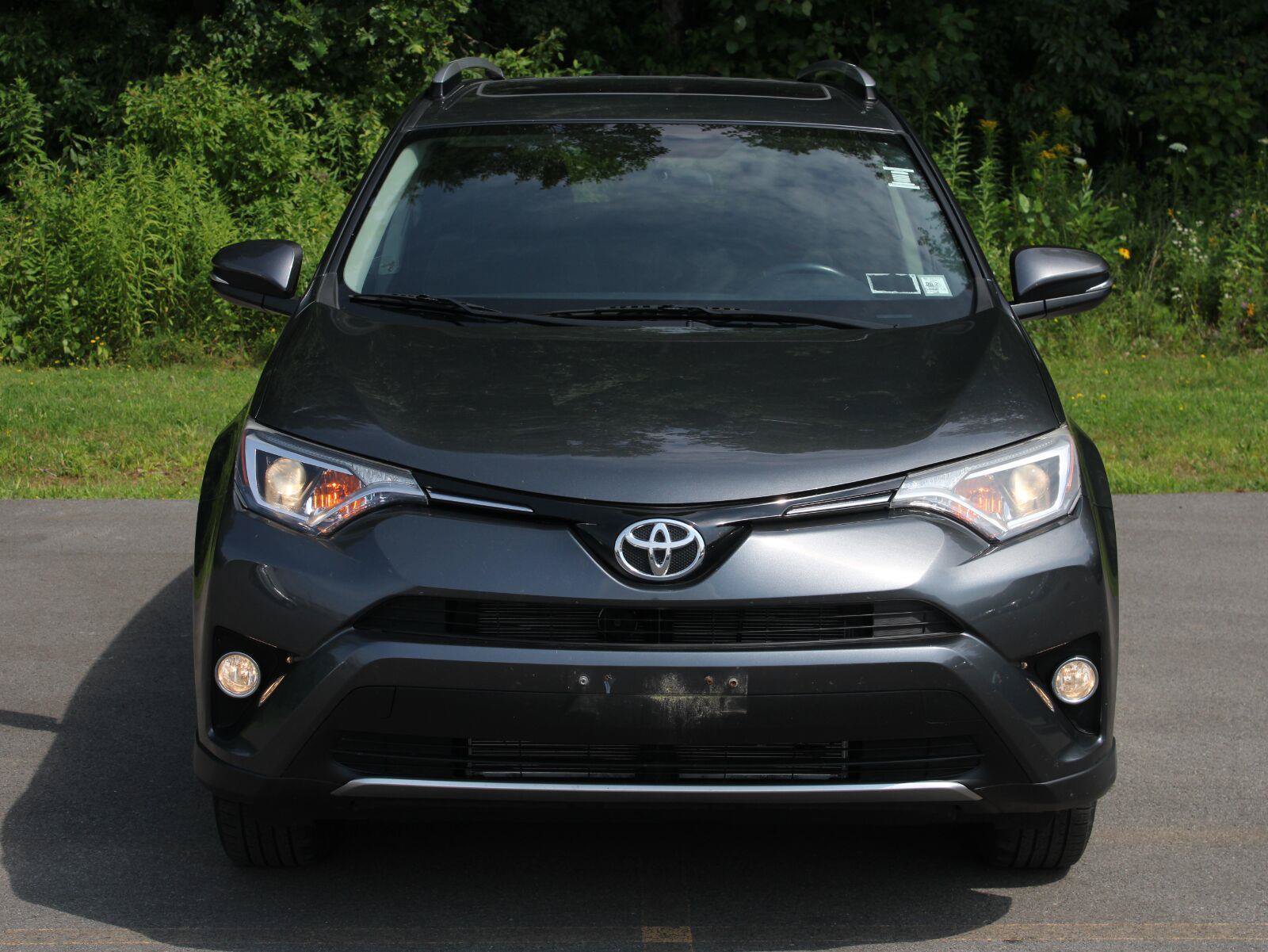 Used 2016 Toyota RAV4 XLE AWD/4WD image 2