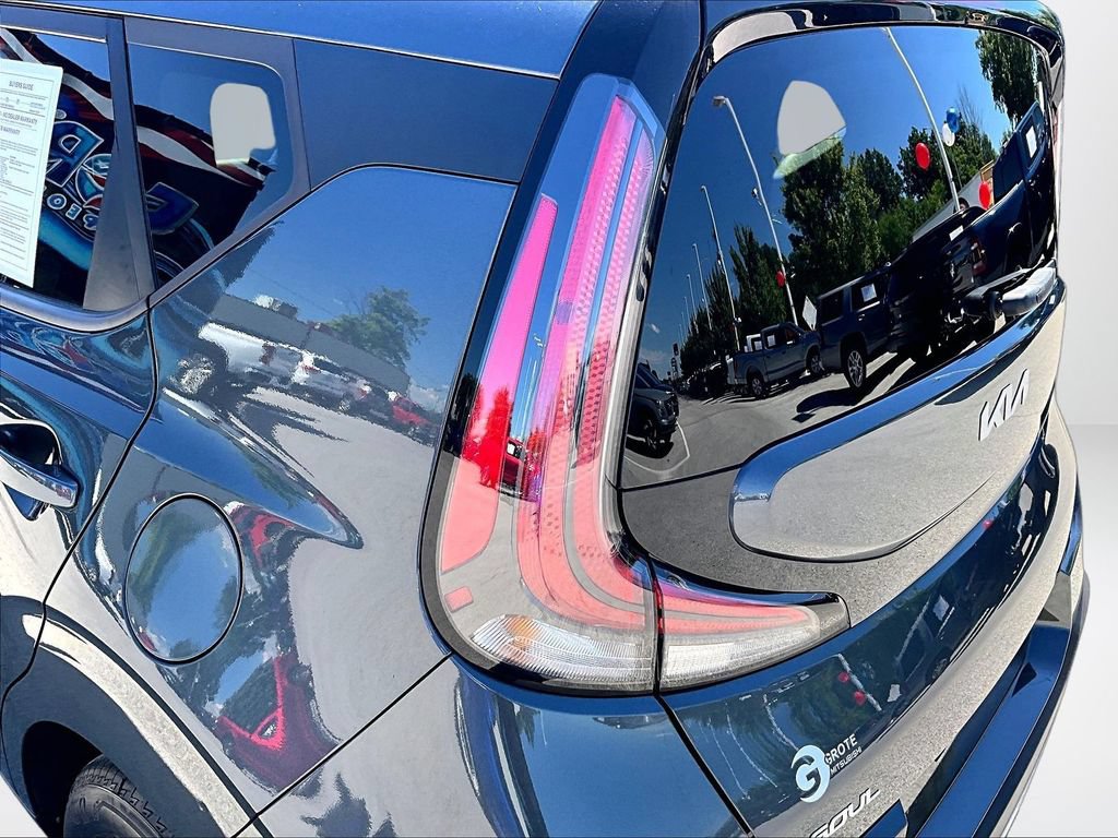 Used 2023 Kia Soul LX w/ Option Group 015 FWD image 31