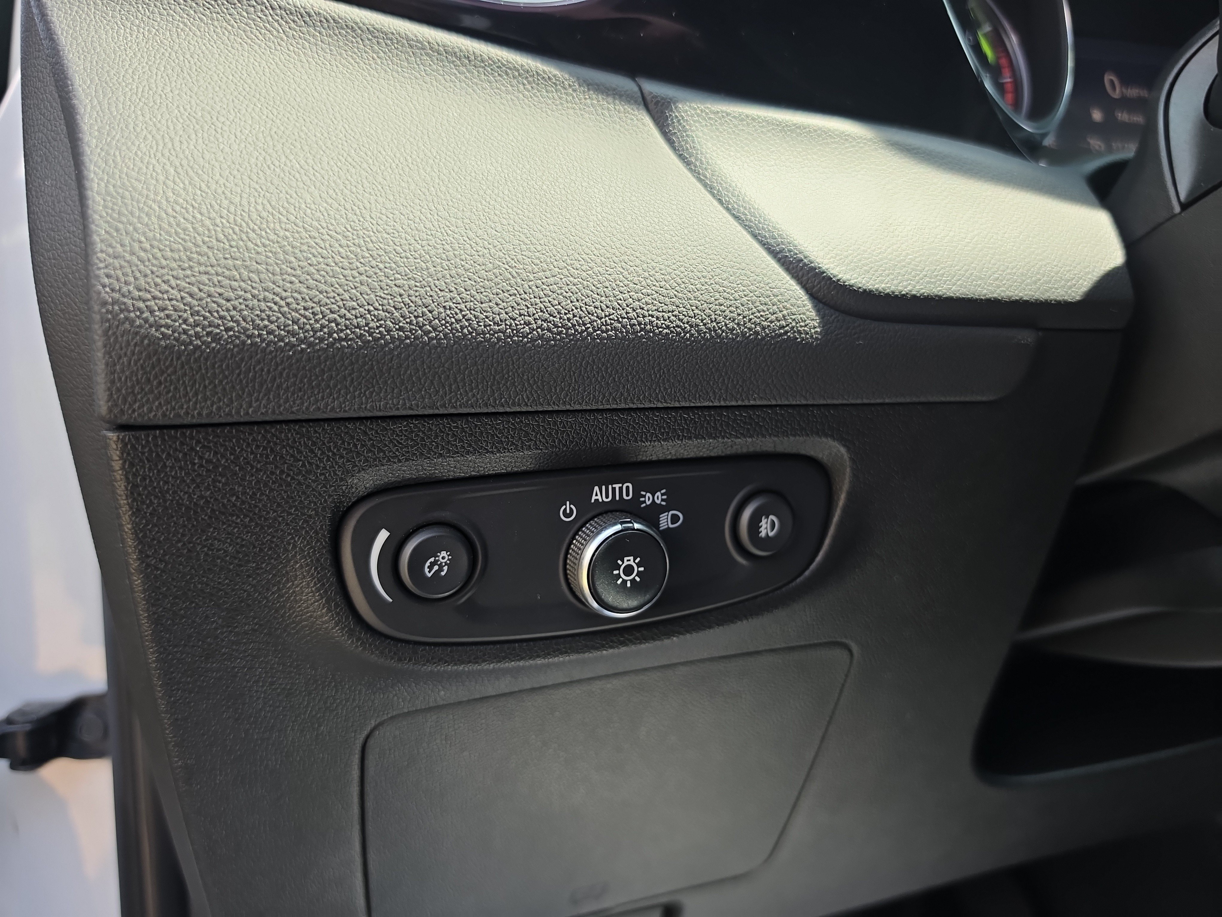 Used 2022 Buick Encore GX Select AWD/4WD image 18