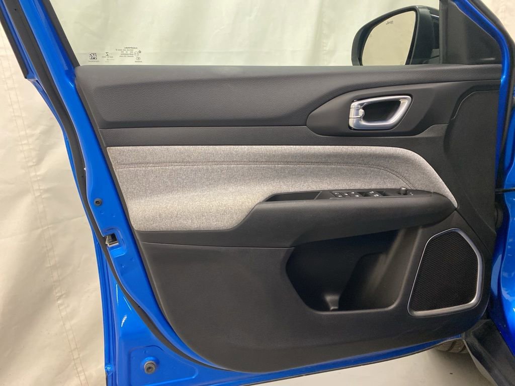 Used 2022 Jeep Compass Latitude image 10