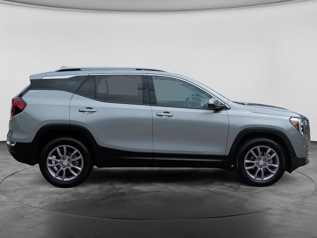 Used 2024 GMC Terrain SLT AWD/4WD image 8