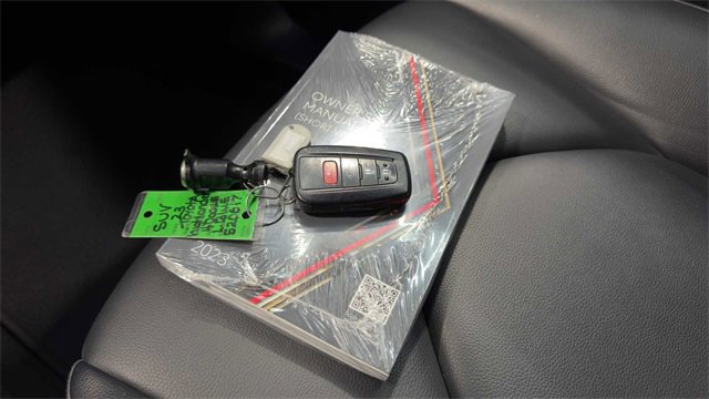 Used 2023 Toyota Highlander XLE image 35