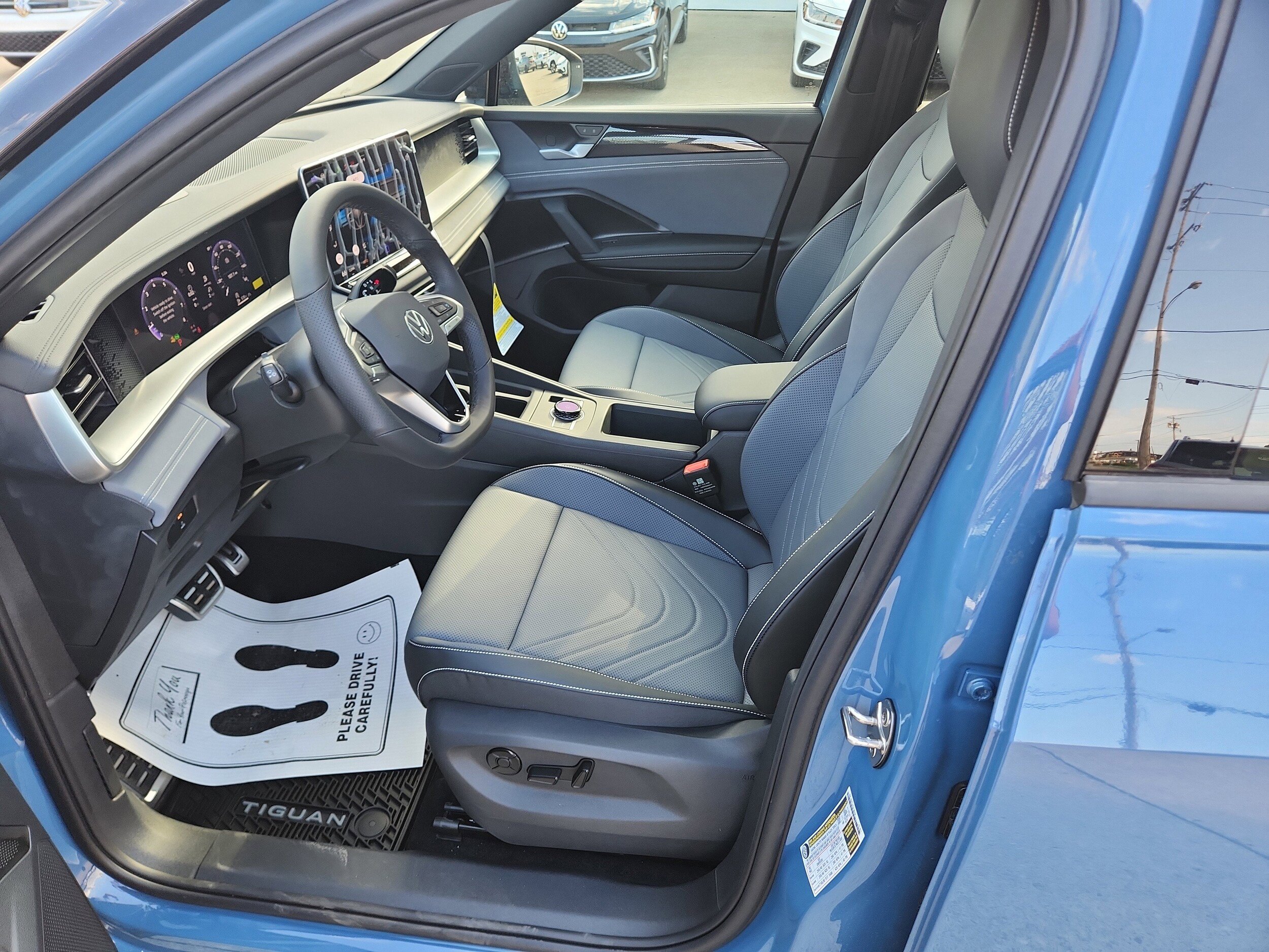 New 2026 Volkswagen Tiguan SE R-Line AWD/4WD image 17