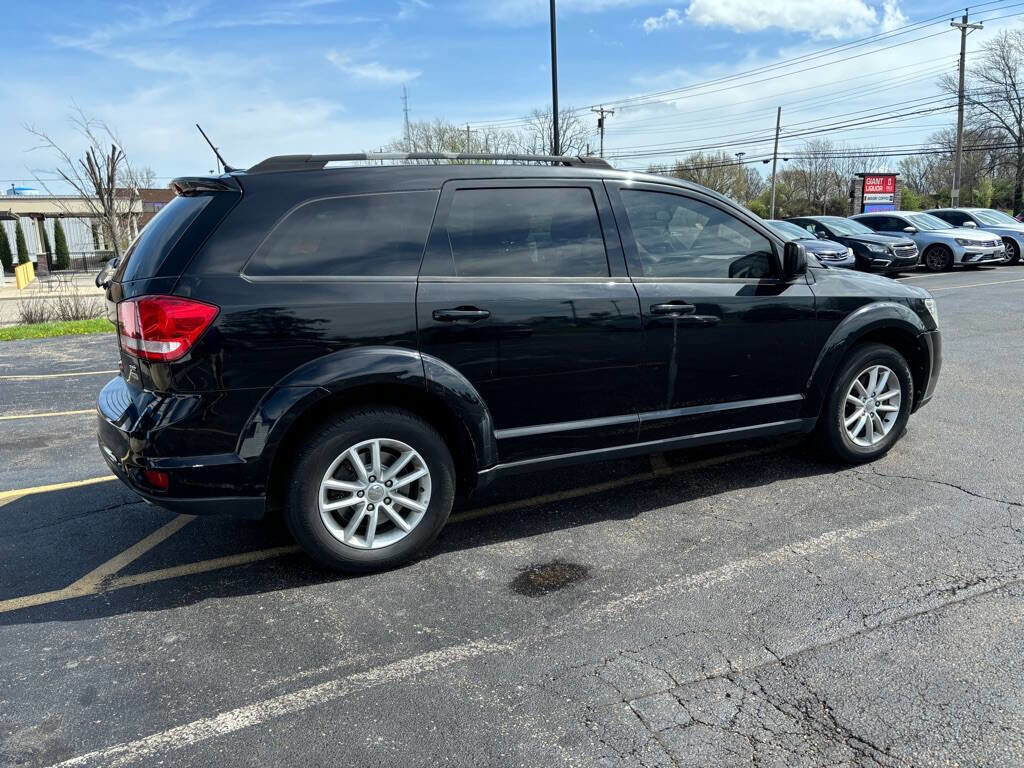 Used 2017 Dodge Journey SXT w/ Comfort/Convenience Group image 4